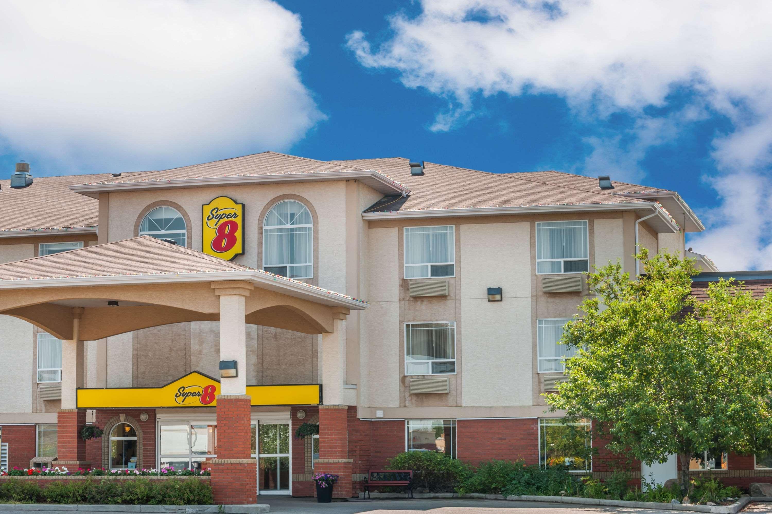 Super 8 By Wyndham High River Ab Exterior foto